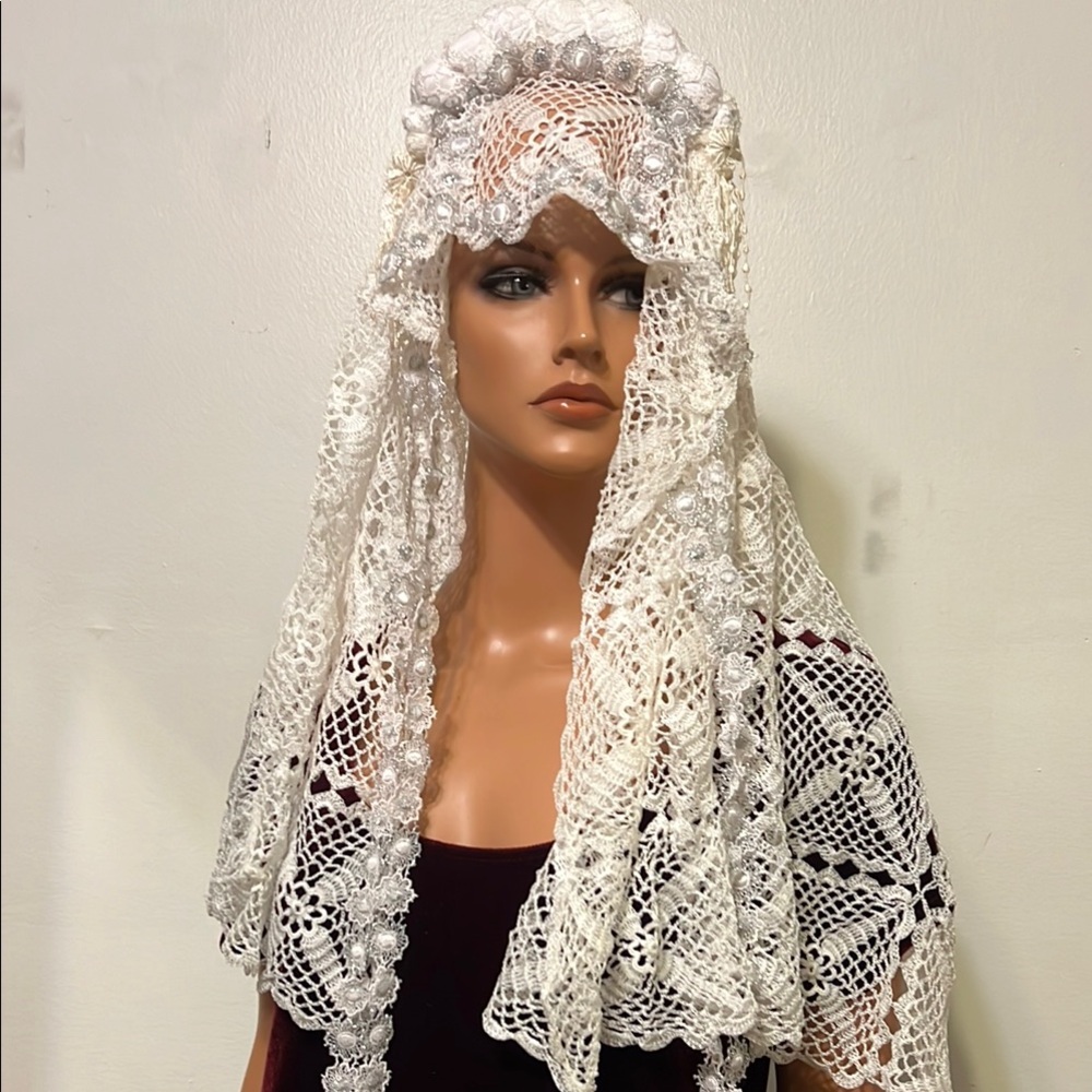 Elegant White Lace Headpiece handmade Lace Weding Veil